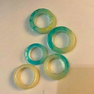 A set of five beach themed 💍 rings